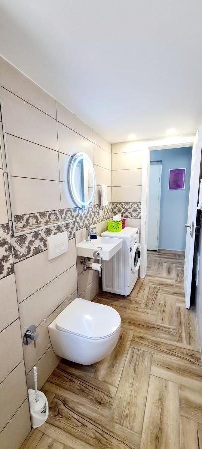 2V1 - 21 Dhjetori Apartment ติรานา ภายนอก รูปภาพ