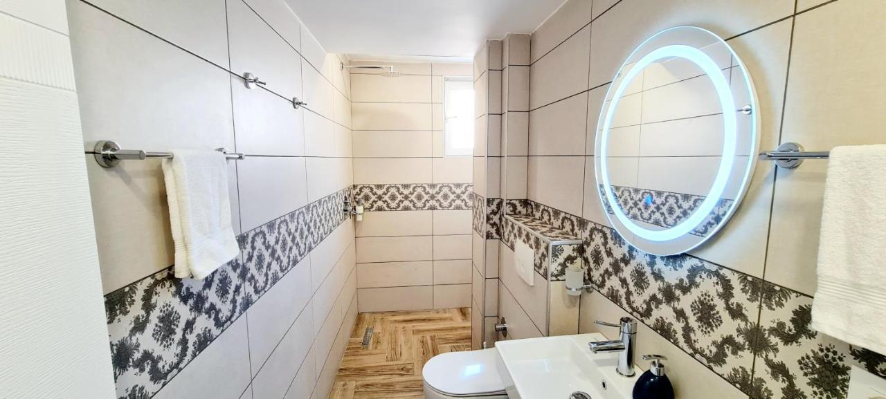 2V1 - 21 Dhjetori Apartment ติรานา ภายนอก รูปภาพ